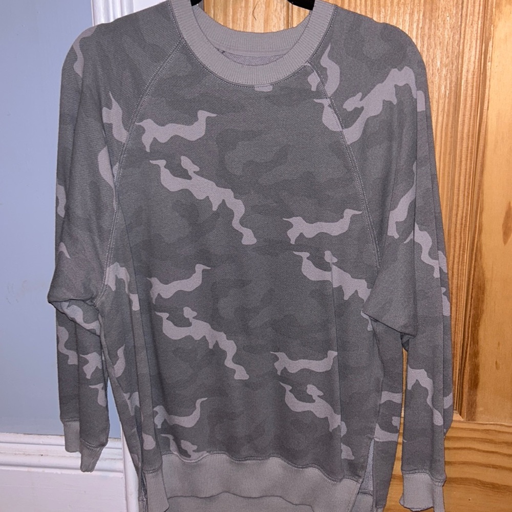 American Eagle crew neck